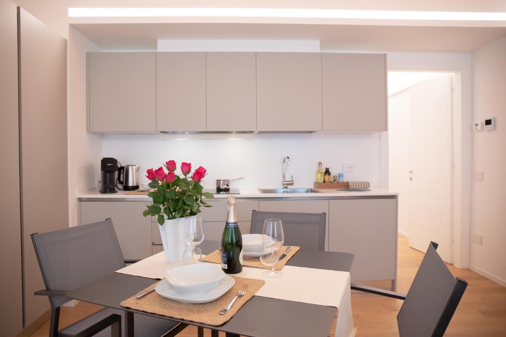 Amendola City View Apartments Suite Romantica โกโม ภายนอก รูปภาพ