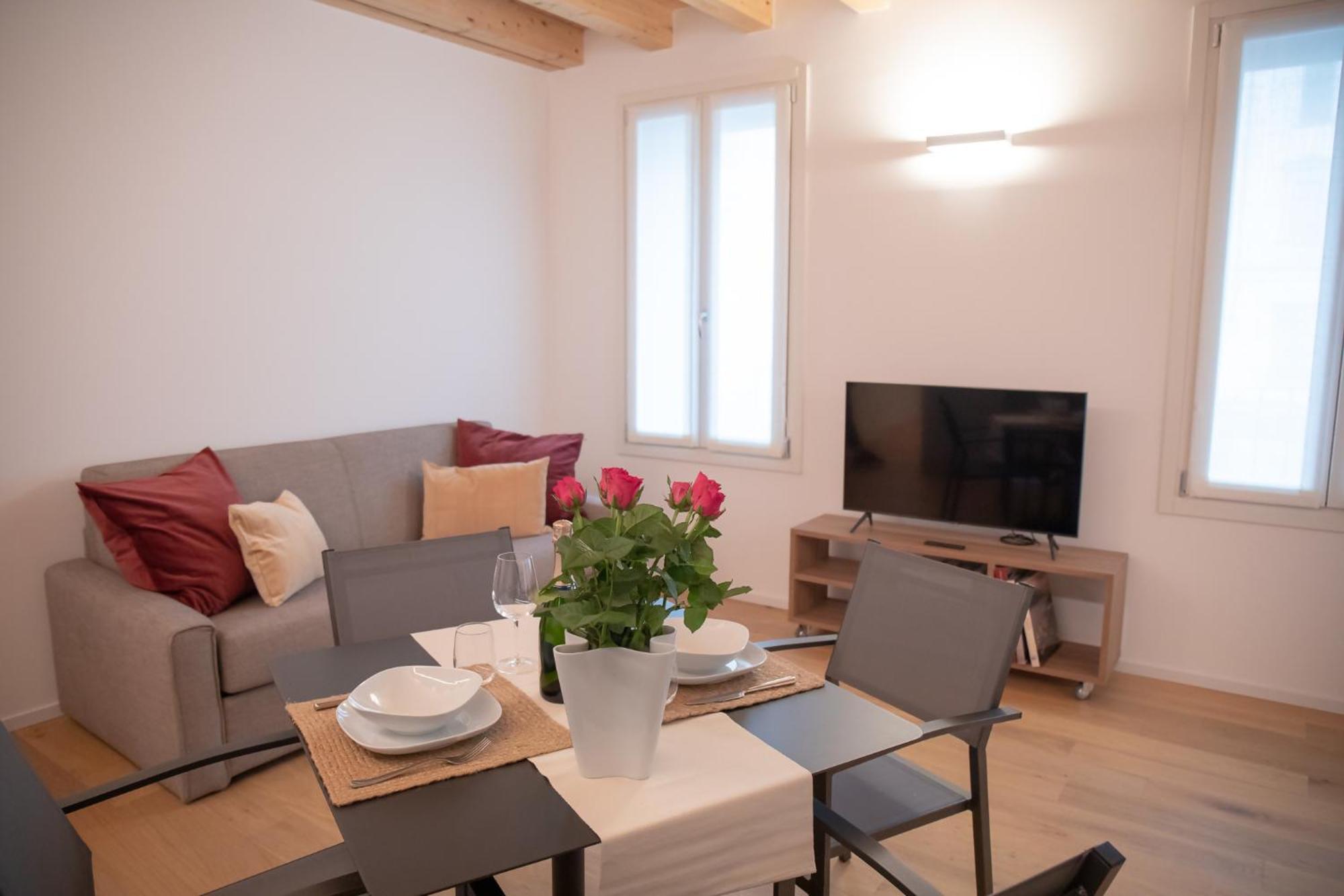 Amendola City View Apartments Suite Romantica โกโม ภายนอก รูปภาพ
