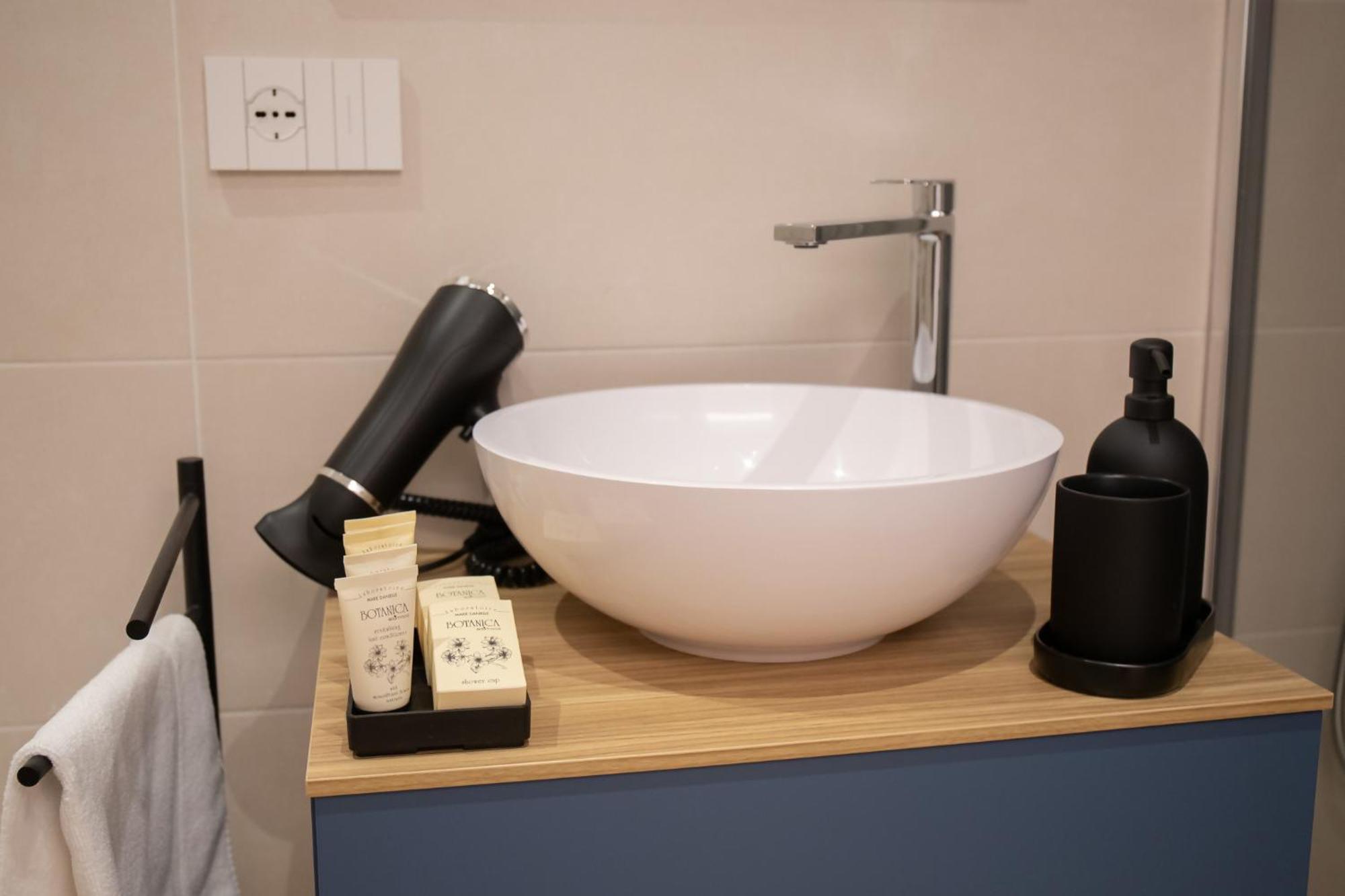 Amendola City View Apartments Suite Romantica โกโม ภายนอก รูปภาพ