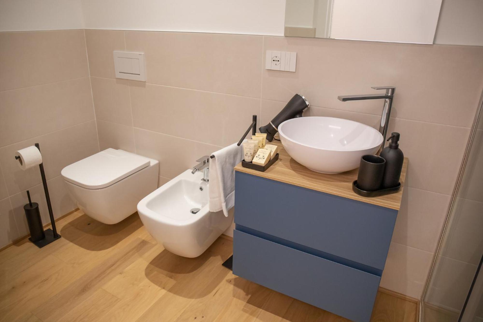 Amendola City View Apartments Suite Romantica โกโม ภายนอก รูปภาพ