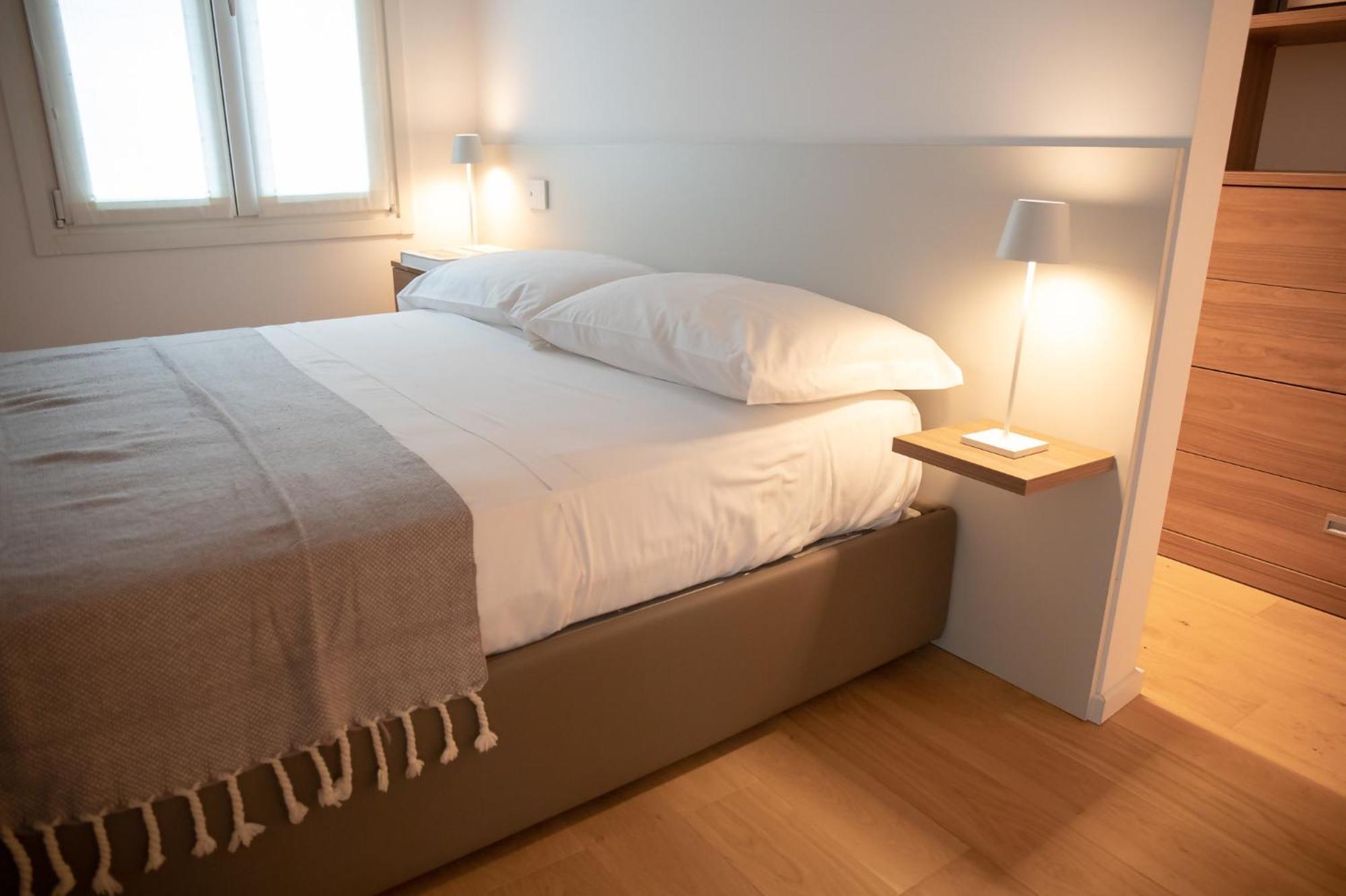 Amendola City View Apartments Suite Romantica โกโม ภายนอก รูปภาพ