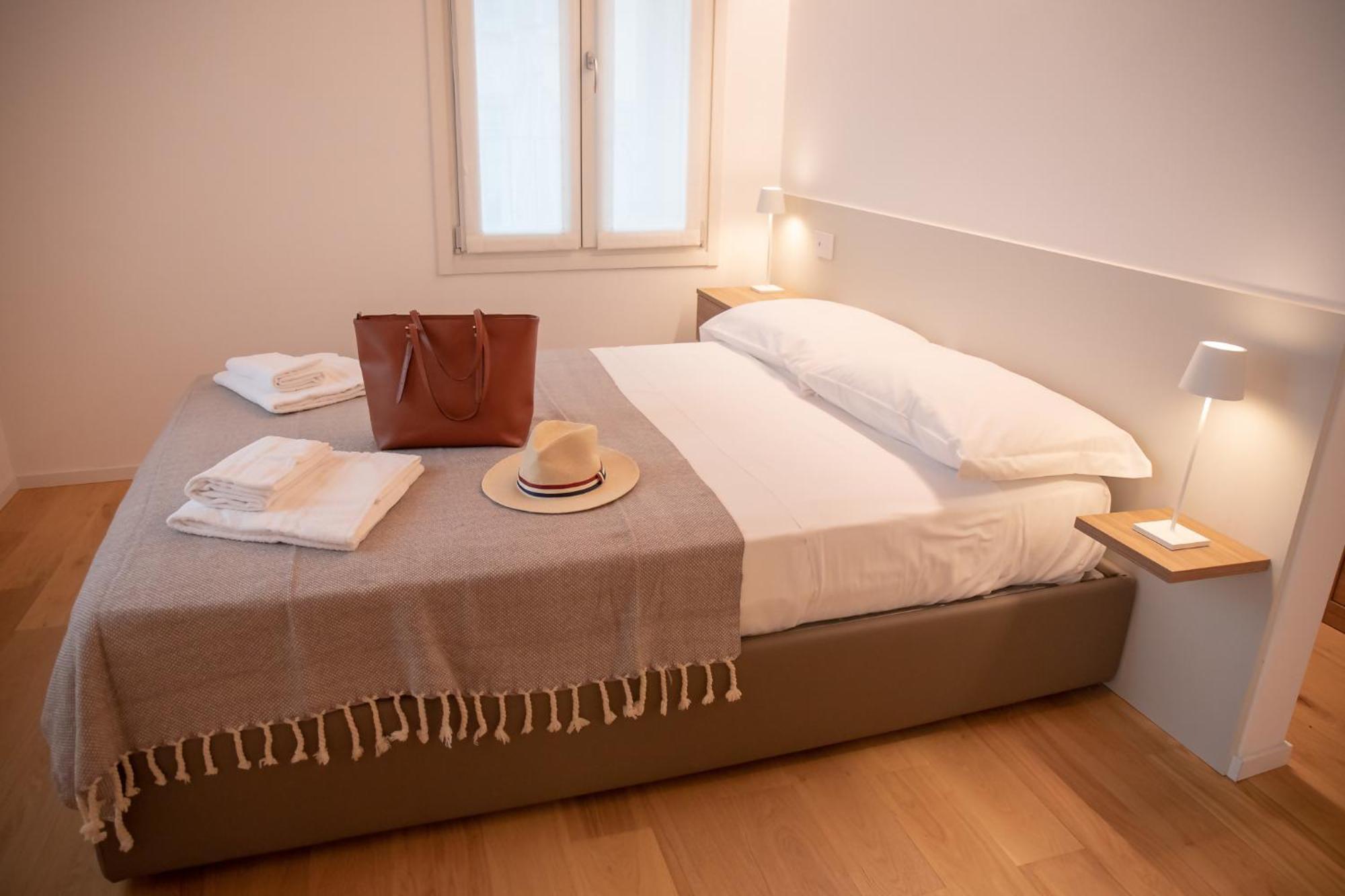 Amendola City View Apartments Suite Romantica โกโม ภายนอก รูปภาพ